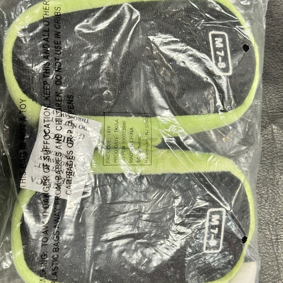 Star Wars Green Baby Yoda Slippers Plush Cozy Design - Picture 3 of 3